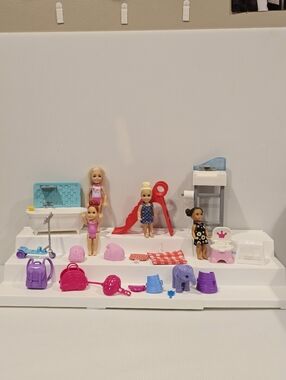 Barbie Club Chelsea Doll Accessories and Doll Set